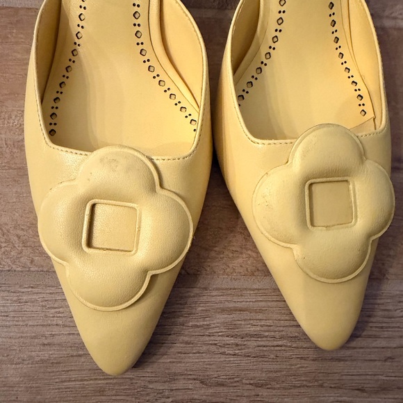 Larroudé Flora Pump in yellow size 8 - Picture 3 of 5